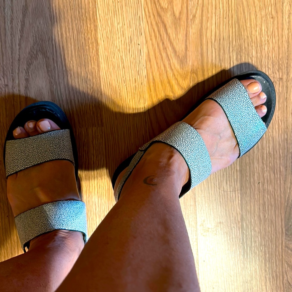 BC sandals textured design